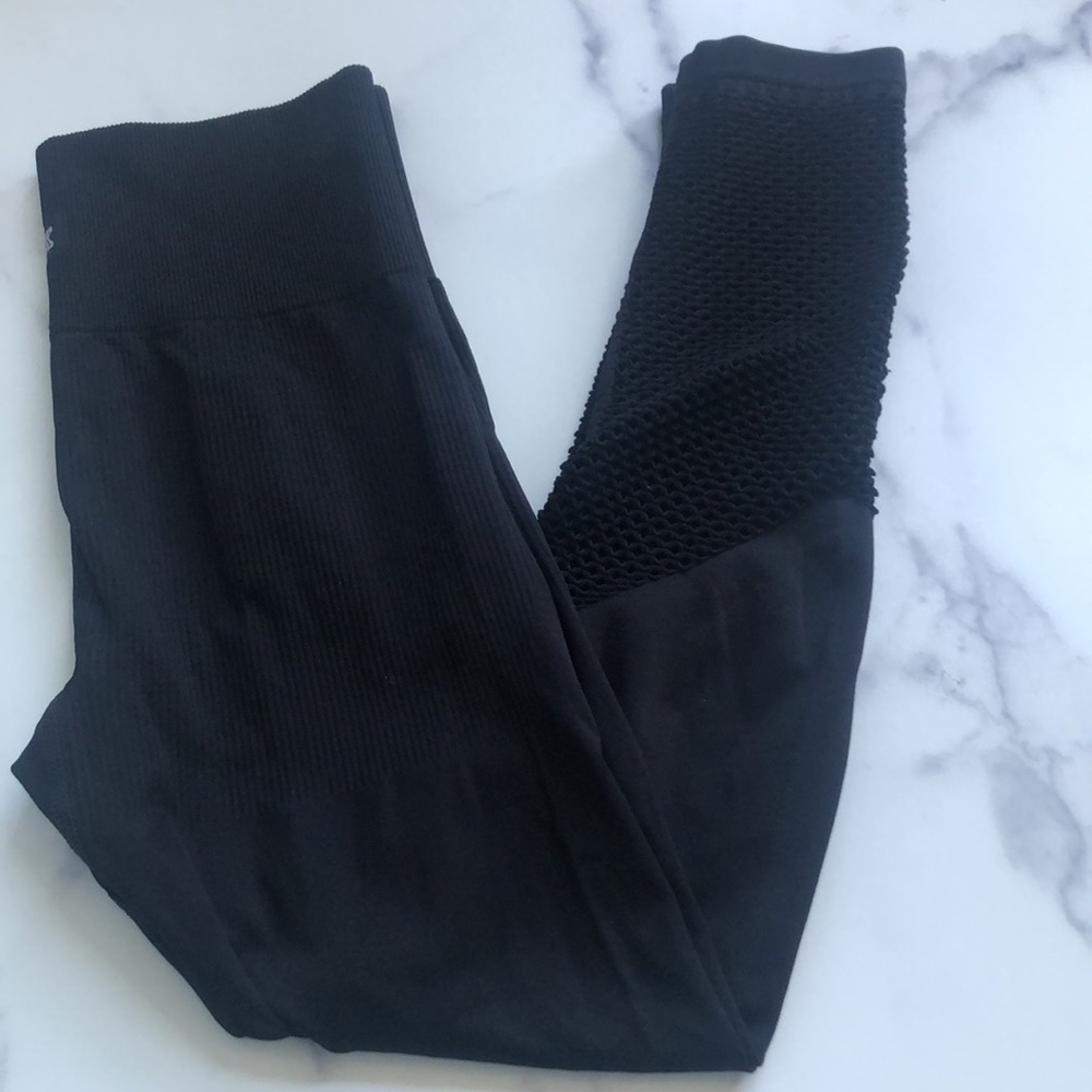 Victoria's Secret PINK Ultimate Black Mesh Laser Cut Leggings Size Small